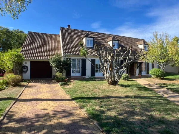 Maison individuelle, 220 m2, 7 chambres, terrain de 1500 m2
