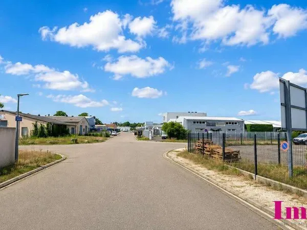 Entrepôt de 370m² à louer en ZA de Cestas