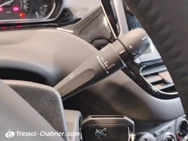 Peugeot 208 puretech 82ch s&amp;s bvm5 signature — photo 7