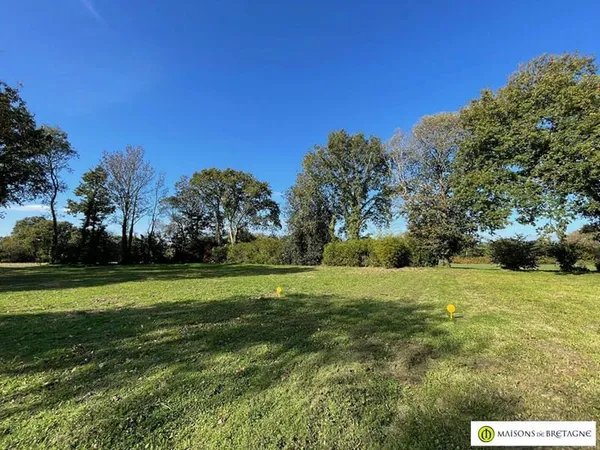 Terrain constructible 1244 m²