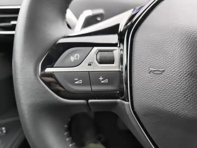 Peugeot 5008 puretech 130ch s&amp;s eat8 allure pack — photo 24