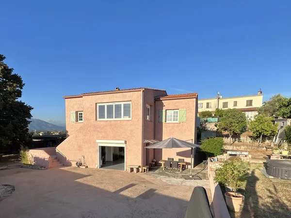Villa 2 logements - 170 m2-Terrain 900 m2-Mezzavia-Ajaccio