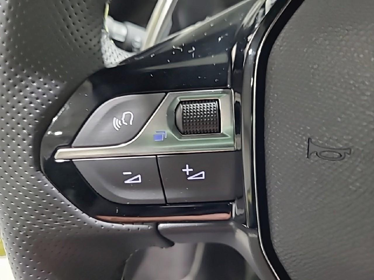 Peugeot 208 hybrid 145 ch e-dcs6 gt — photo 22