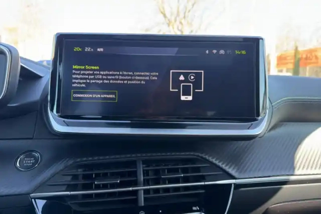 Peugeot 2008 hybrid 136 e-dcs6 — photo 25