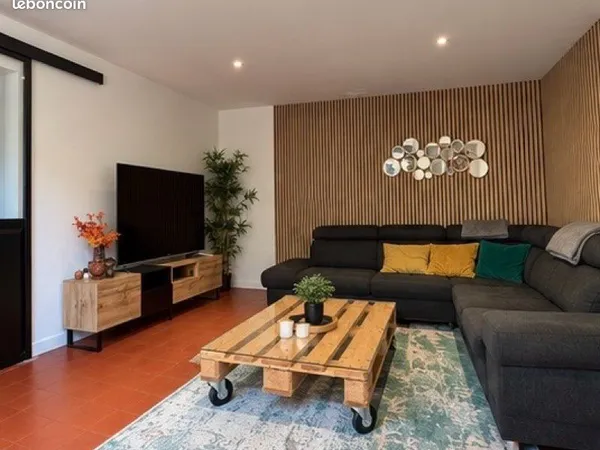 Maison 95 m² entièrement rénovée - 2 chambres + dressing - Cour sans vis-à-vis