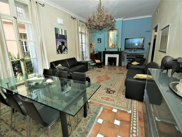 Appartement bourgeois 5 pièces 185 m²