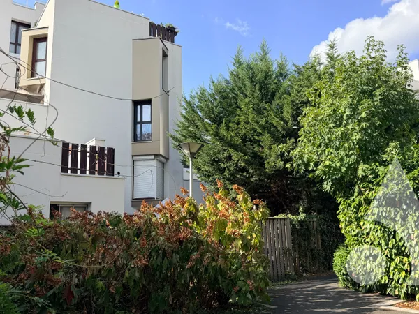 Centre-ville - F2 avec grande terrasse + cave + parking en sous-sol