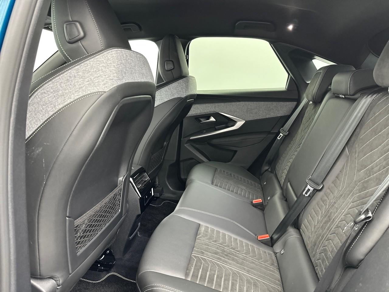 Peugeot 3008 hybrid 145 e-dcs6 gt — photo 12