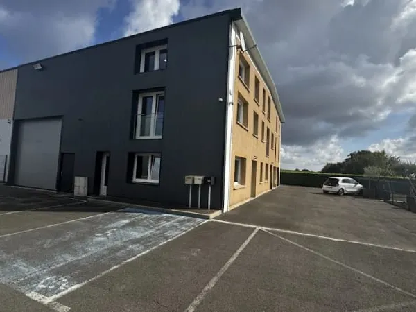 Local professionnel 80 m²