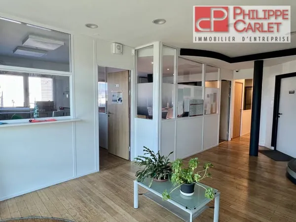 Local d'activité 922 m²
