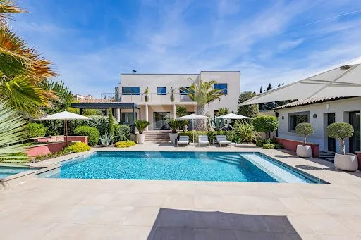 Villa 6 pièces 251 m²