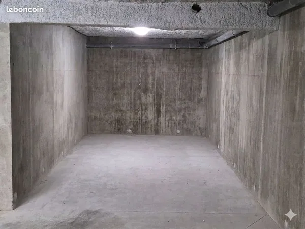 Box ouvert (sans porte) en sous-sol à TENCIN
