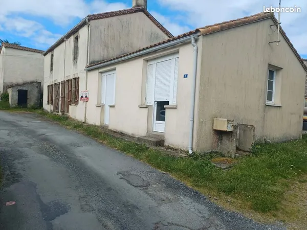 Maison en pierre à rénover sortie Beaulieu-sous-la-Roche