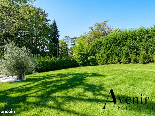 Maison 7 pièces 266 m²