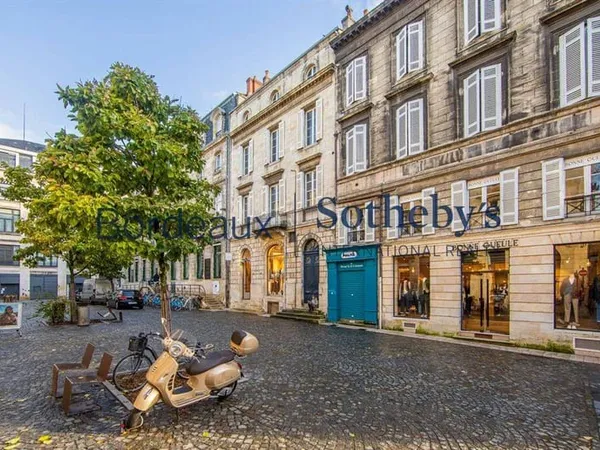 Appartement 6 pièces 226 m²