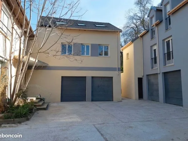 Maison centre ville avec garage et jardin