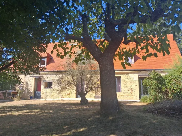 Ensemble immobilier composé d'une maison d'habitation, d'un séjoir à tabac, d'une sépendances en pie