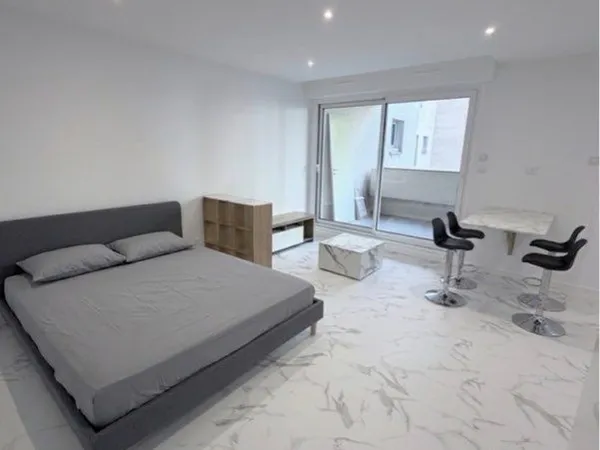 Annonce - Studio meublé 35 m² avec terrasse, Lyon 9e (V aise) Titre Studio meublé neuf de 35 m² avec