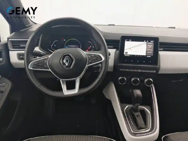 Renault Clio e-tech 140 - 21n — photo 29
