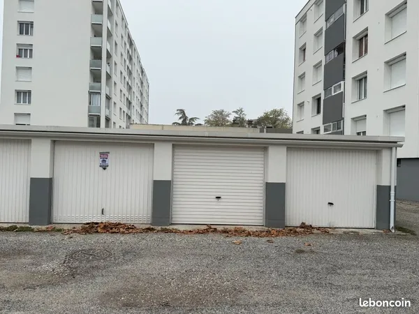 Garage et parking Vente Bourg-lès-Valence 18000€