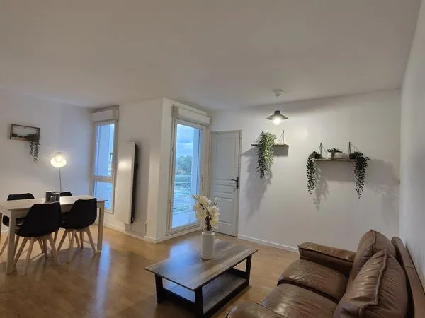 🏡 Colocation Étudiantes - 4 chambres disponibles 📍