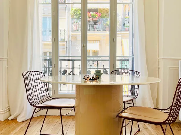 Beautiful flat in the heart of the 18th arr. Renewed by architect