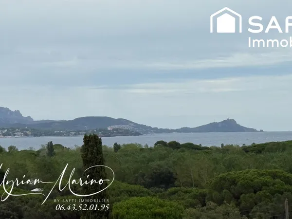 Saint-Aygulf - Villa 8 pièces de 172 m² avec vue mer, 5 chambres, double garage et terrain de 1 000 