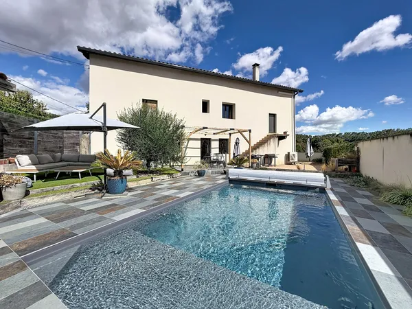 Maison 137m2 habitable réhabilité en 2018 avec piscine 3 cha