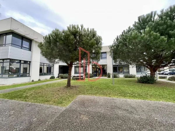 Bureaux 646 m²