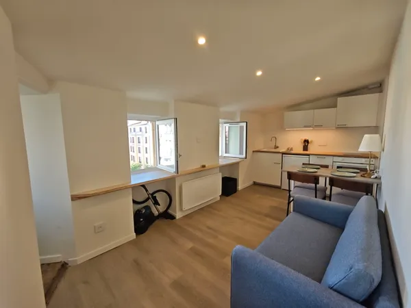 T2 meublé rénové - Saint Paul / Vieux Lyon - Calme, lumineux, tout équipé