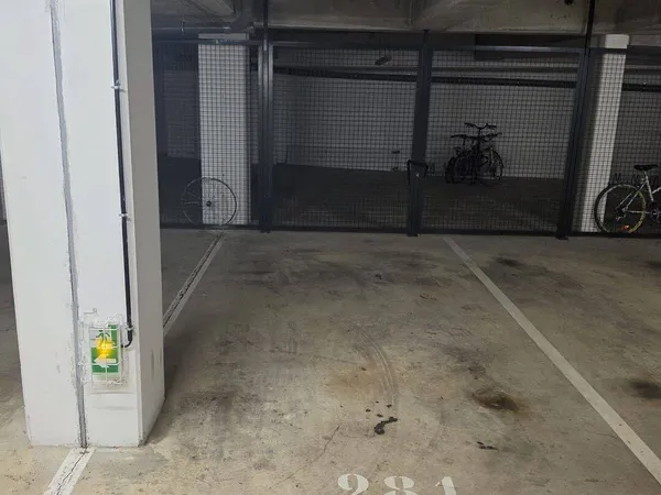 Parking 12 m²