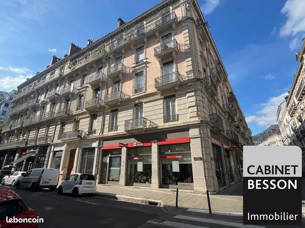 Local 118 m² Grenoble