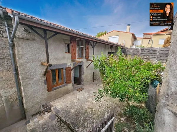 MAISON DE 2 CHAMBRES AVEC COURETTE