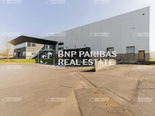 Entrepôt 6734 m²
