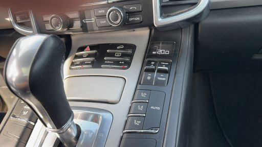 Porsche Cayenne 4.2 TD V8 382 4X4 Tiptronic 8 - S – 2013 – 149184 km – Diesel – Boîte Automatique — photo 8