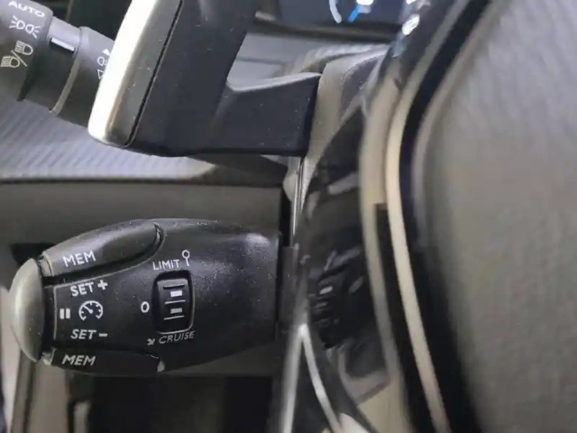 Peugeot 208 hybrid 110 e-dcs6 — photo 23