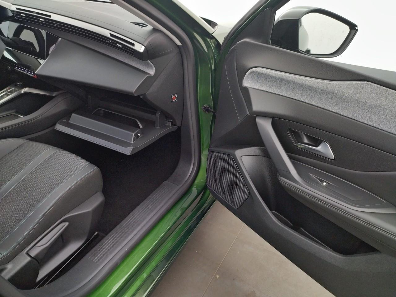 Peugeot 308 phev 180 e-eat8 allure pack — photo 26