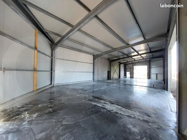 Local Artisanal/Entrepôt de 145m2 avec bureaux
