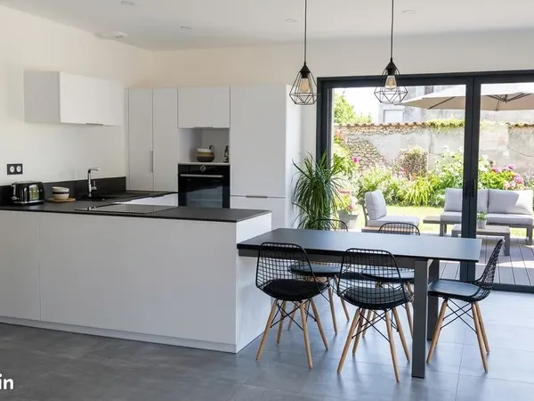 Maison neuve de 117m² avec terrain piscinable de 500 m² au coeur du village