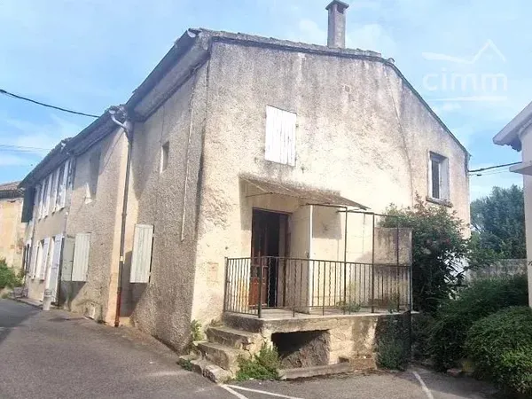 MAISON DE VILLAGE A RENOVER