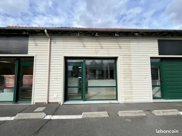 Local commercial 27 m² LE RHEU