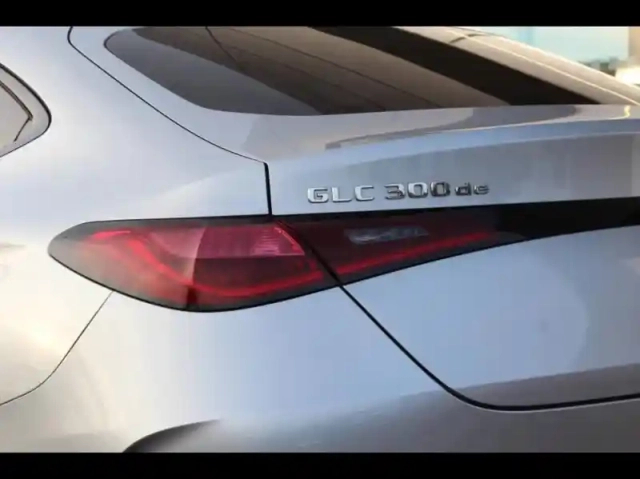 Mercedes Glc coupé 300 d e hybrid 197+136ch amg line 4matic 9g-tronic — photo 10