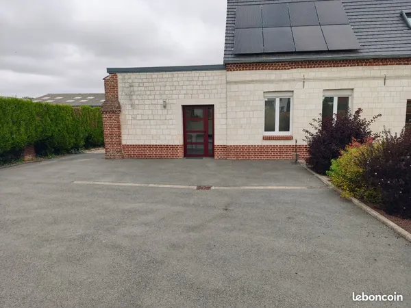 Bureau et espace de travail Location Lattre-Saint-Quentin 40m² 1234€