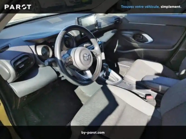 Toyota Yaris 116h dynamic my22 — photo 9