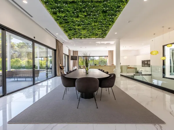 Somptueuse villa de plus de 1 300M² au nord de Montpellier