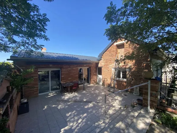 ANCIEN LAVOIR RENOVE AVEC CHARME SON ETANG , SES DEPENDANCES, T5/6 SUR 1H5000 m² TERRAIN