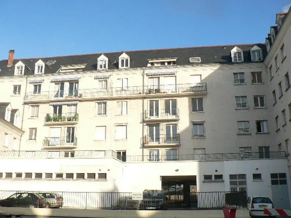 Stationnement Location Tours   90€