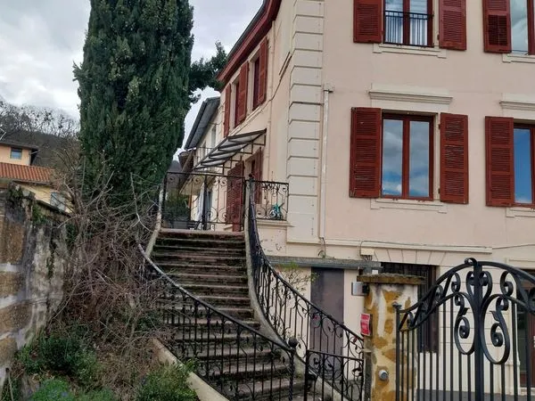 Stationnement Location Couzon-au-Mont-d'Or   56€