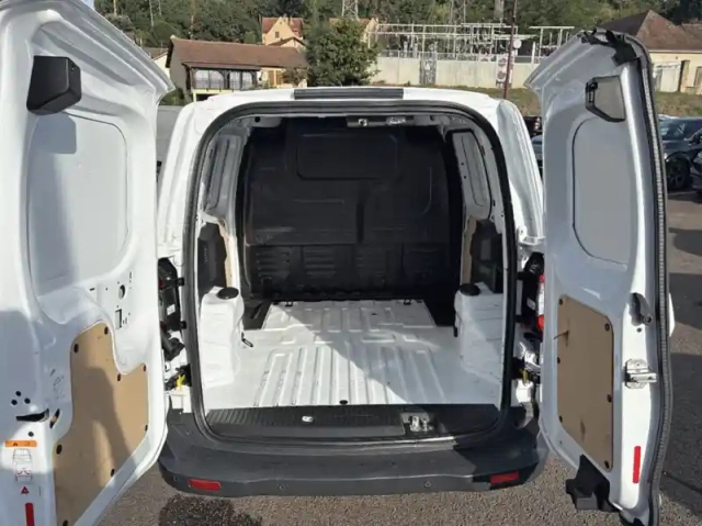 Ford Transit Courier fourgonnette 1.5 tdci 100ch stop&amp;start trend — photo 11
