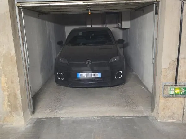 Loue grand garage